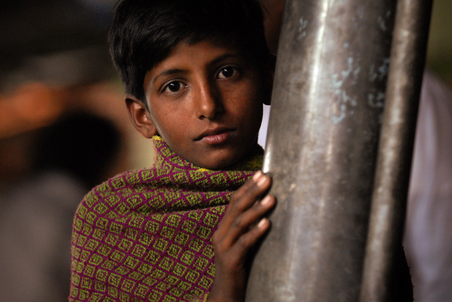 Today, more than 60 million children are forced to work in India, more than 12 million of whom work in a state of servitude and these children grow up and live in inhumane conditions. India is strongly characterized by inequalities between different regions and groups of populations. Children are most affected by this poverty and social inequality.
